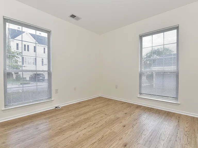 1132 Stafford St — Photo 13