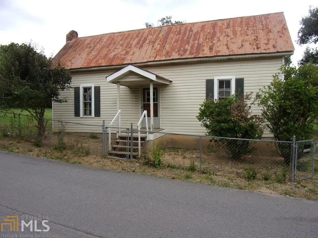 252 Horton St SE photo 1