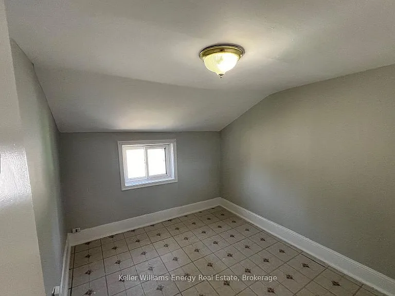 169 Mary St N #2 — Photo 8