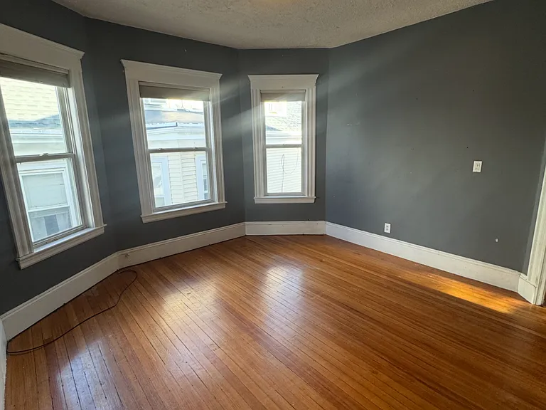 372 Quincy St — Photo 3