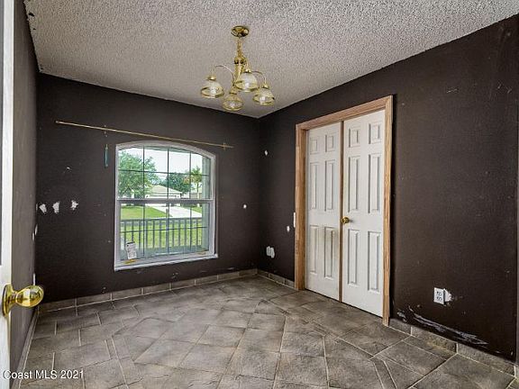 5th image of 1050 Wyoming Dr SE