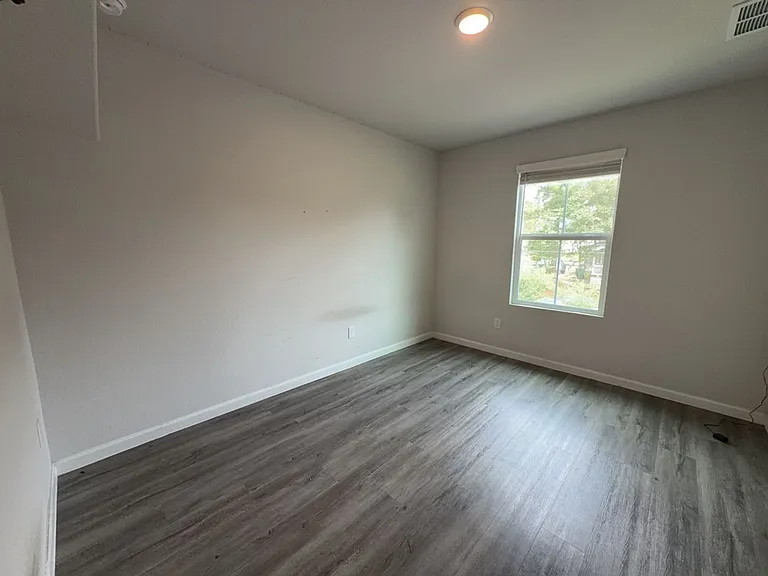 501 Hines Ave — Photo 16