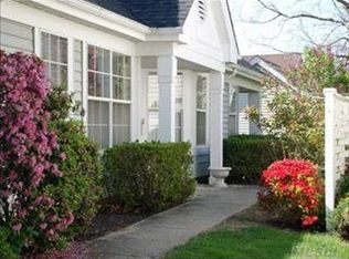 19 Oakdale Ct, Ridge, NY 11961