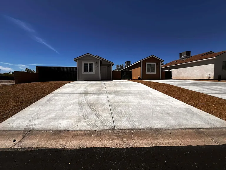396 Riverfront Dr — Photo 31