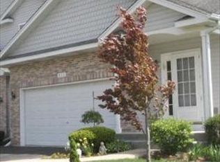 833 Twelve Oaks Pkwy, Woodstock, IL 60098