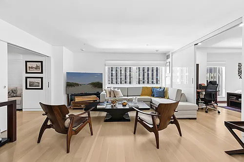 135 W 52nd St #25D Photo 1