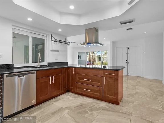3rd image of 1100 SW 13th Pl