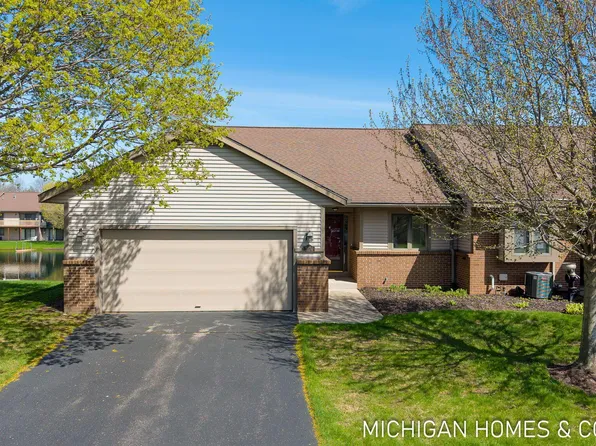 1674 Lakeview Dr, Zeeland, MI 49464