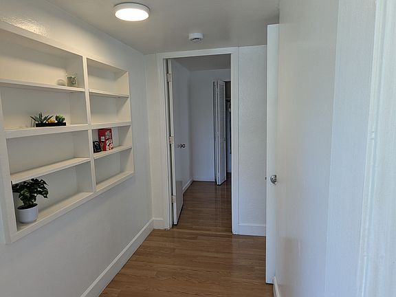 5th image of 981 Garden St #1