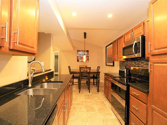 2nd image of 580 Cloverfield Ln APT 304