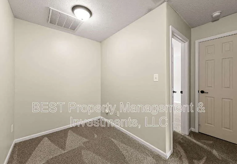 8130 Kings Creek Dr — Photo 24