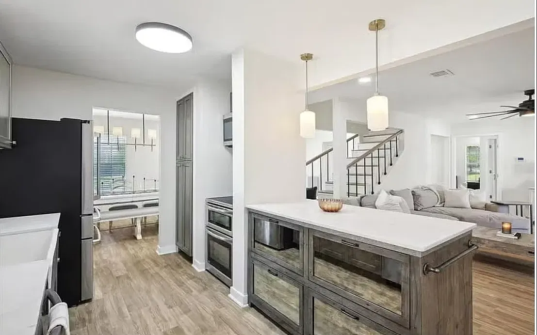 3 bed, 2100 sqft, $3,250 — Photo 4