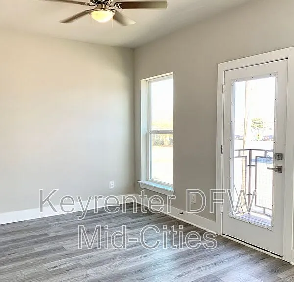 1427 Pearson St — Photo 8