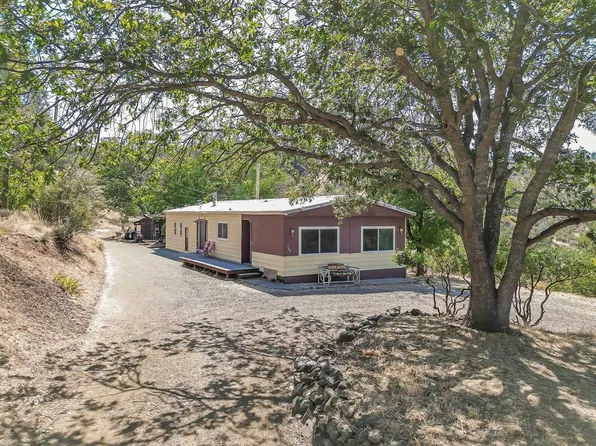 908 Rolling Hills Dr, Yreka, CA 96097