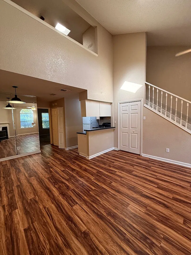 Charming Townhome with Loft off Hartsfield Road — Photo 3