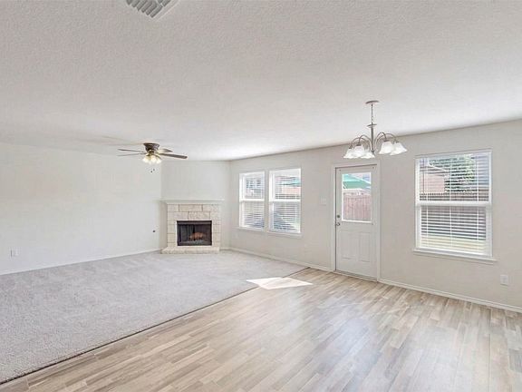 5th image of 1103 Brazoria Rd