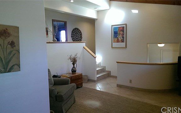 ENTRY ROOM