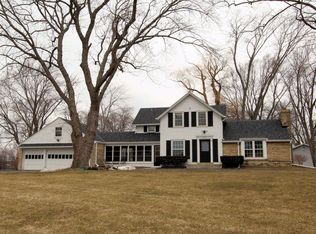 222 W Apple Tree Rd, Glendale, WI 53217