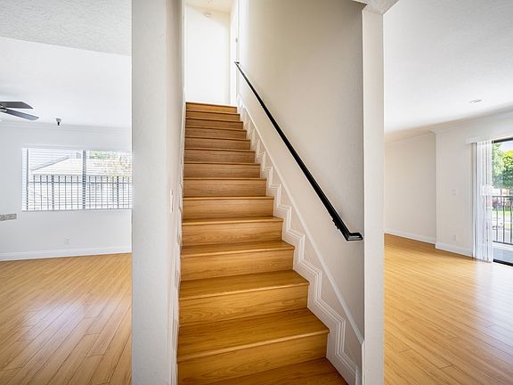 4th image of 2243 N Catalina St APT H