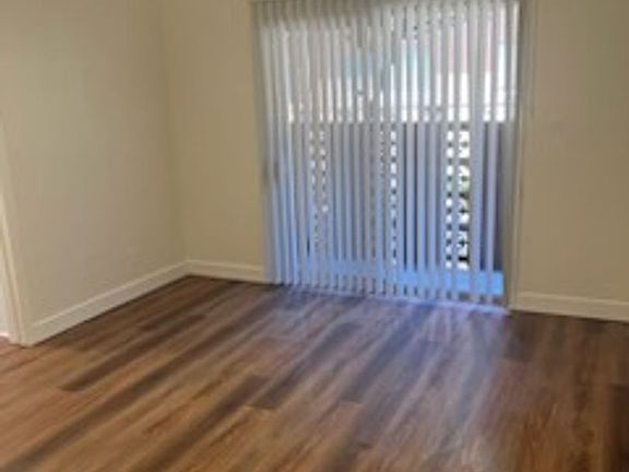 3rd image of 100 E Hillcrest Blvd APT 08