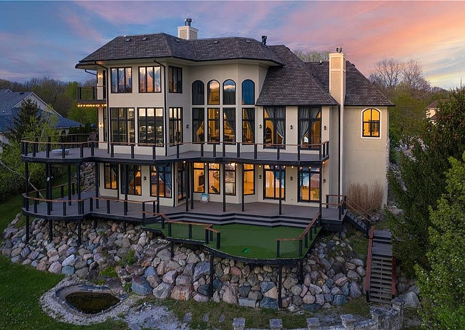 1st image of 8816 Waterside Dr