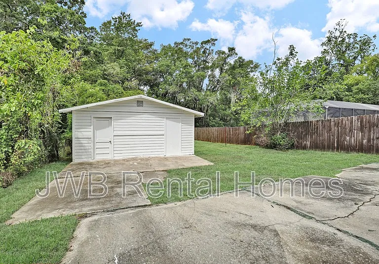 7124 Lorain St — Photo 17