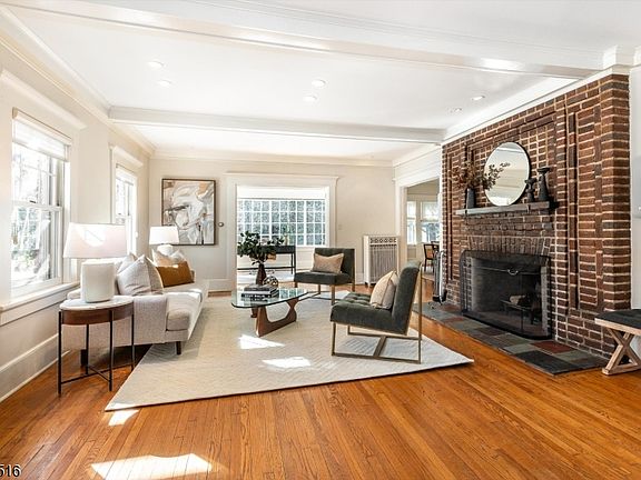 4th image of 166 Montclair Ave