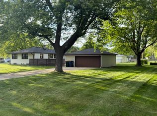 8840 S Carol Ct, Oak Creek, WI 53154