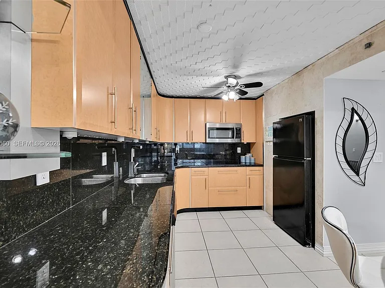 6039 Collins Ave #621 — Photo 4