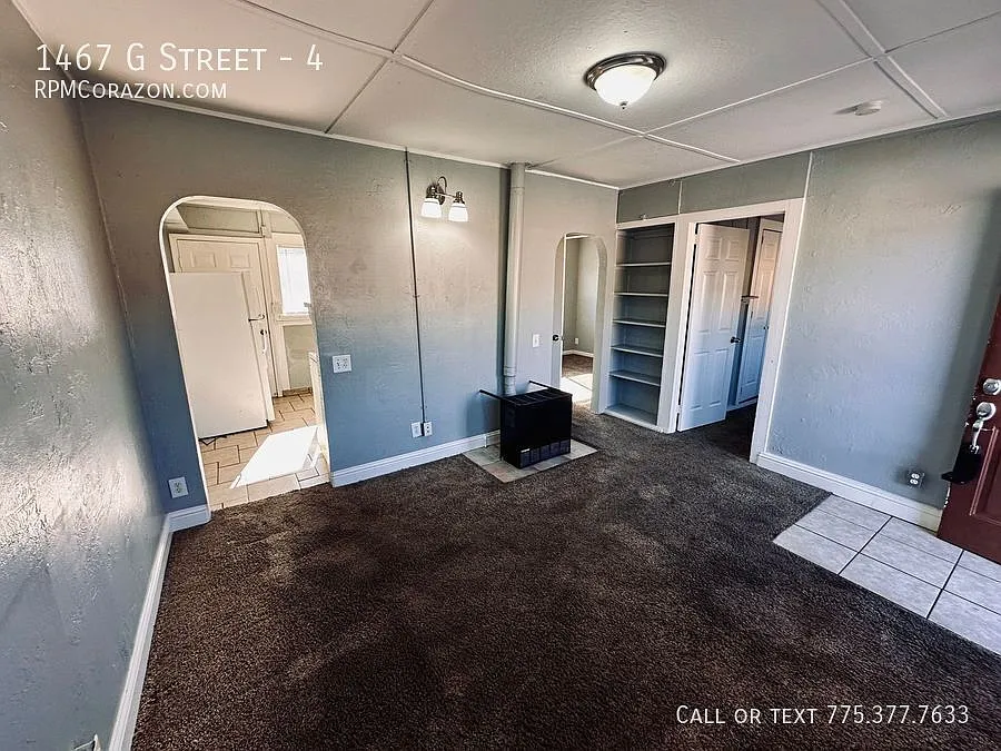 Two Bedroom, One Bathroom Cottage w/ new wall AC and washer/dryer combo! — Photo 3