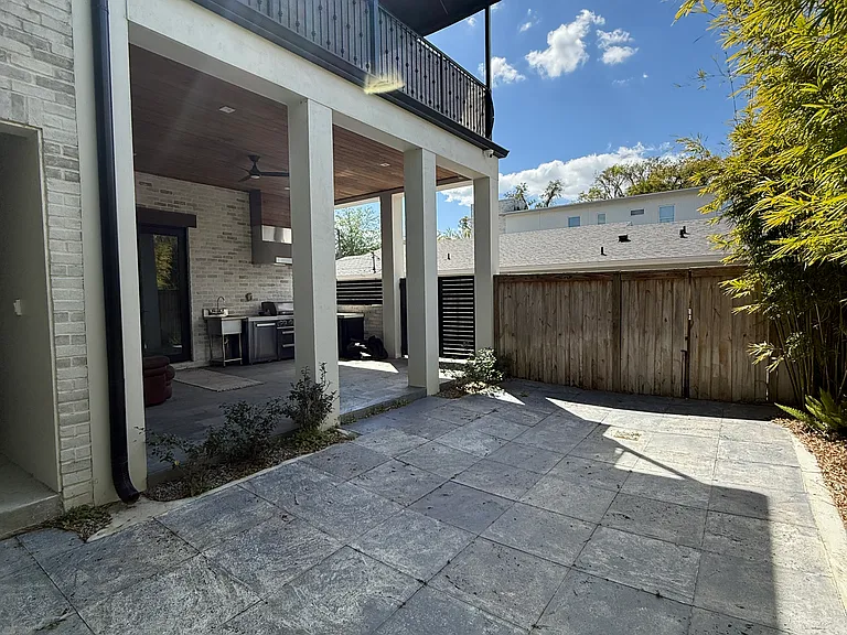 439 W Comstock Ave — Photo 4
