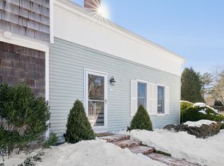 570 Hampton Rd APT 22, Southampton, NY 11968