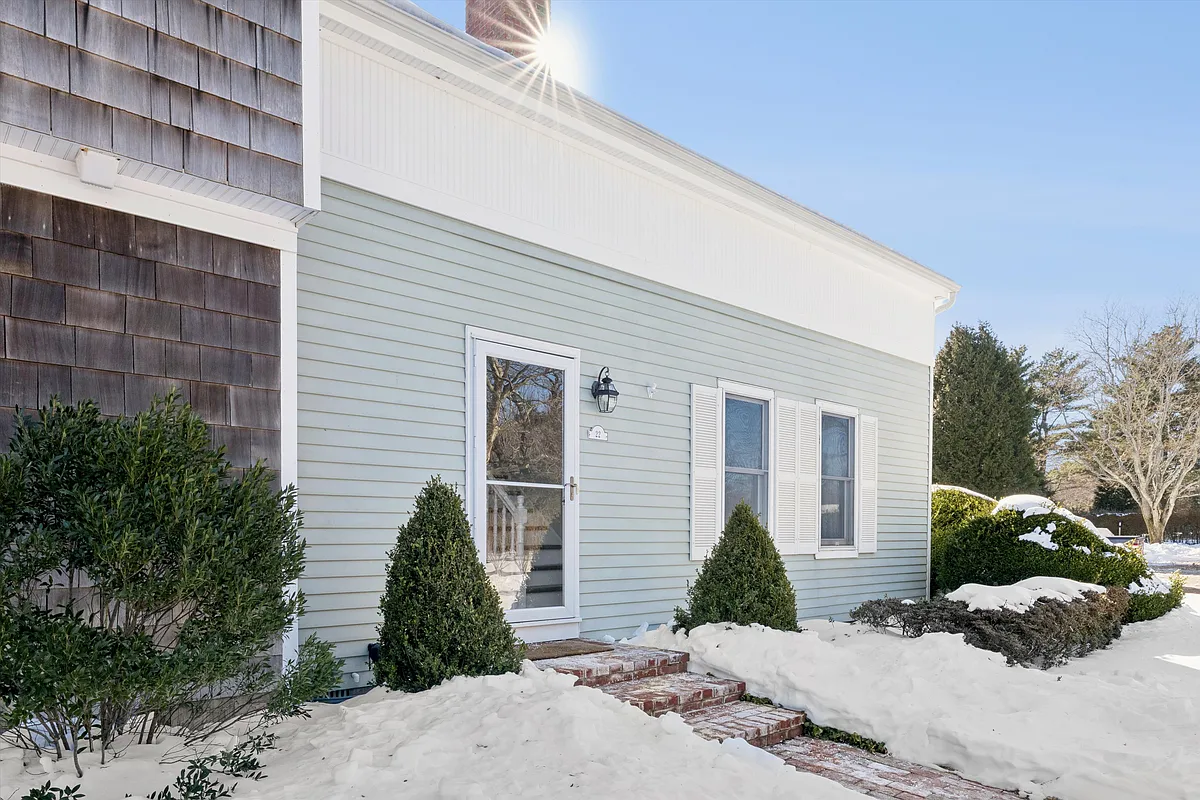 Building Photo - 570 Hampton Rd #22