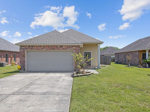 2nd image of 106 Sunny Oak Trl