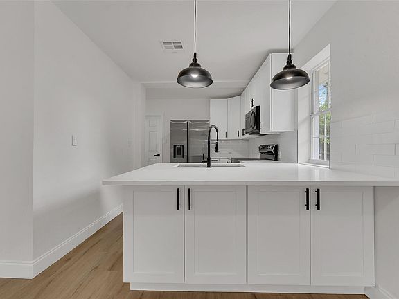5th image of 621 Latona Avenue