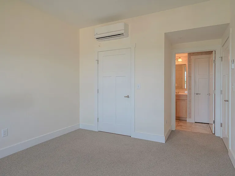 Hilltop — Photo 10