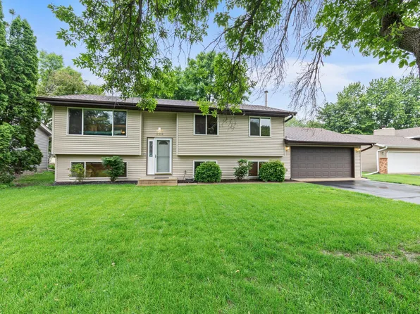 824 96th Ln NE, Blaine, MN 55434
