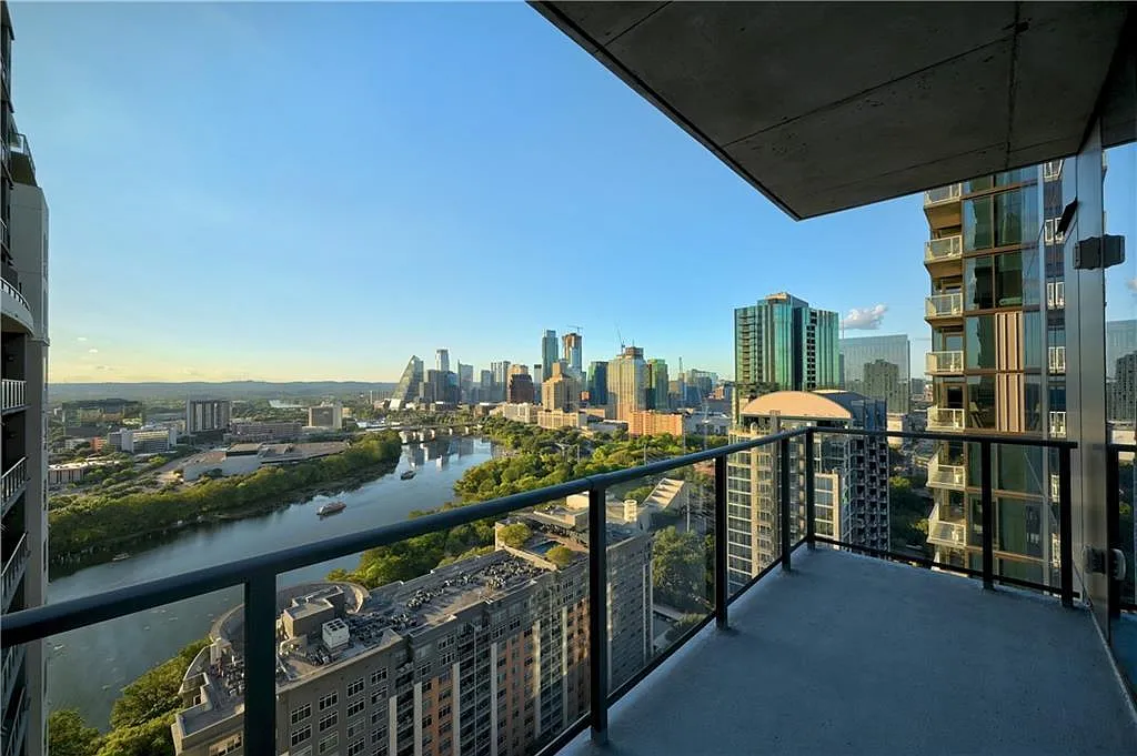 1 bed, 1.0 bath, 615 sqft, $3,500 — Photo 2