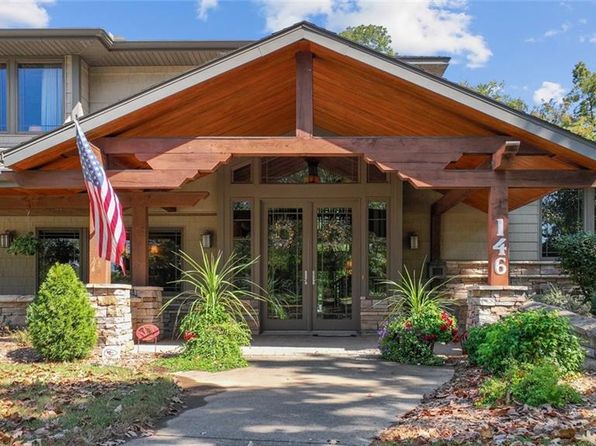 146 Country Club Dr, Nevada, MO 64772
