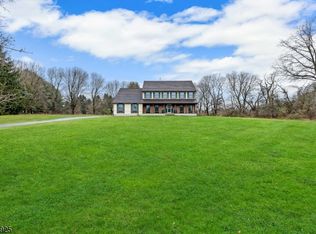 7 Bellis Ct, Ringoes, NJ 08551