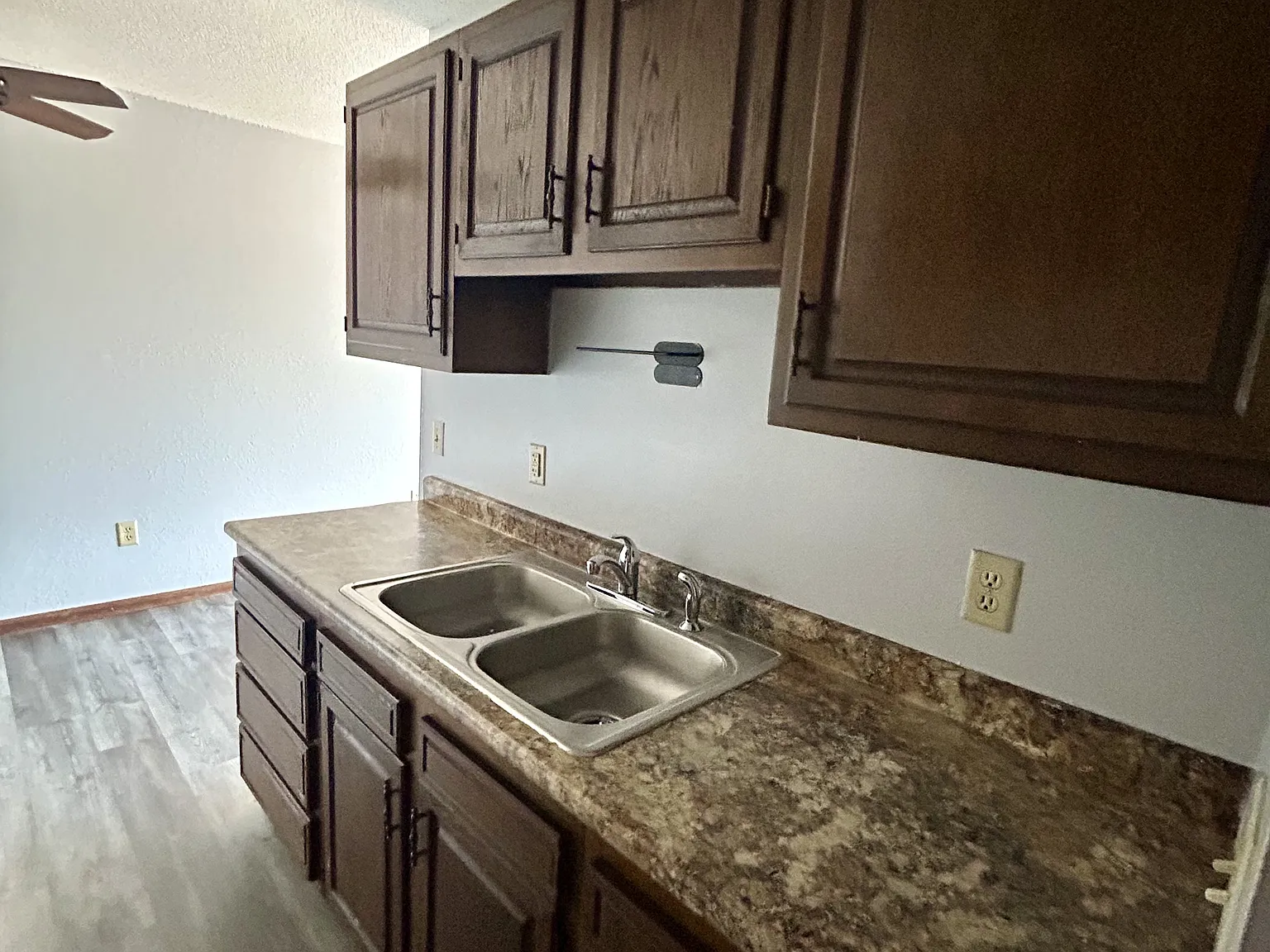 2 bed, $1,300 — Photo 4