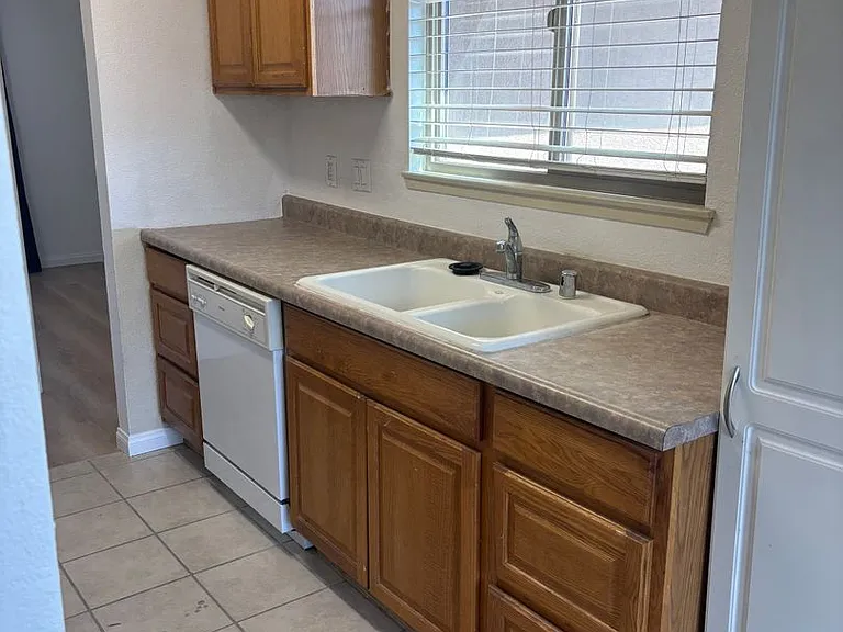 395 Sierra St #X — Photo 4