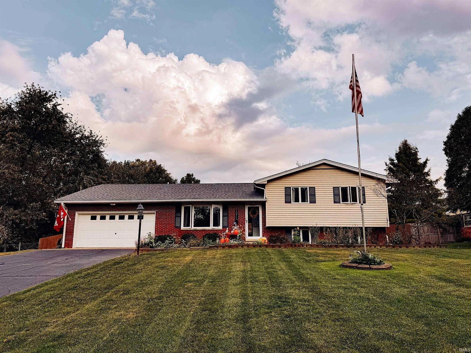1211 E Prairie Dr photo 1