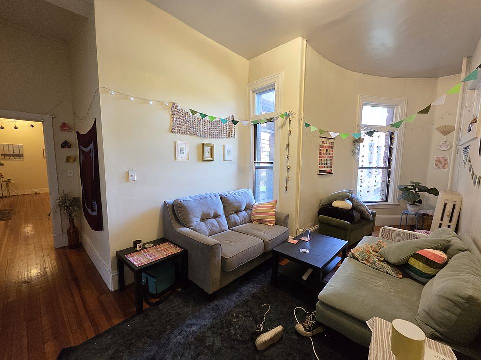 1st image of 219 Harvard St