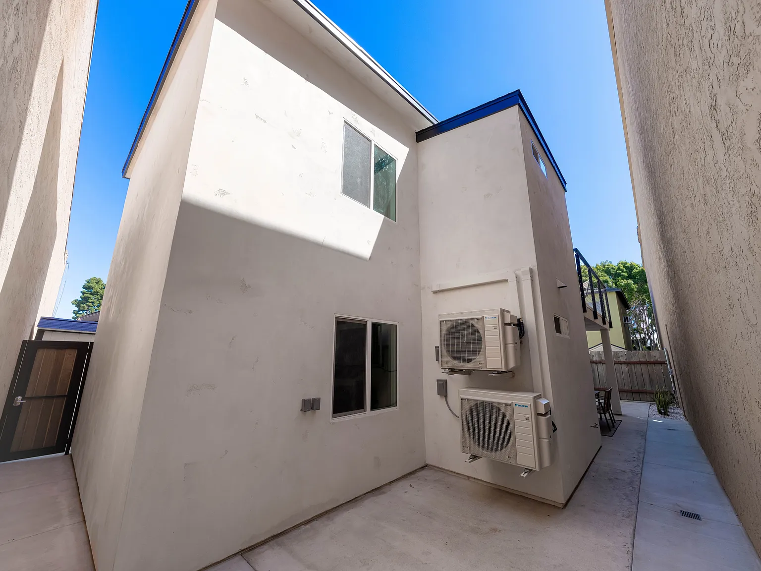 4060 Goldfinch Street - 1 — Photo 3