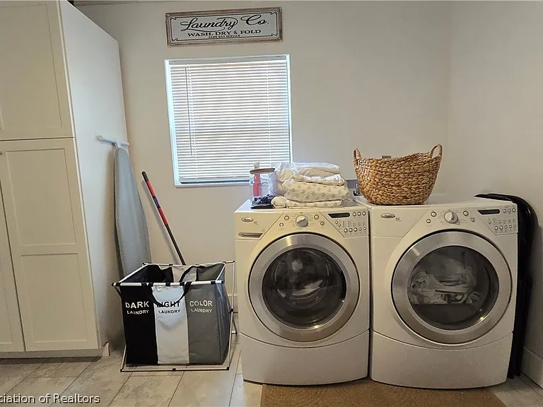639 Killarney Dr — Photo 27