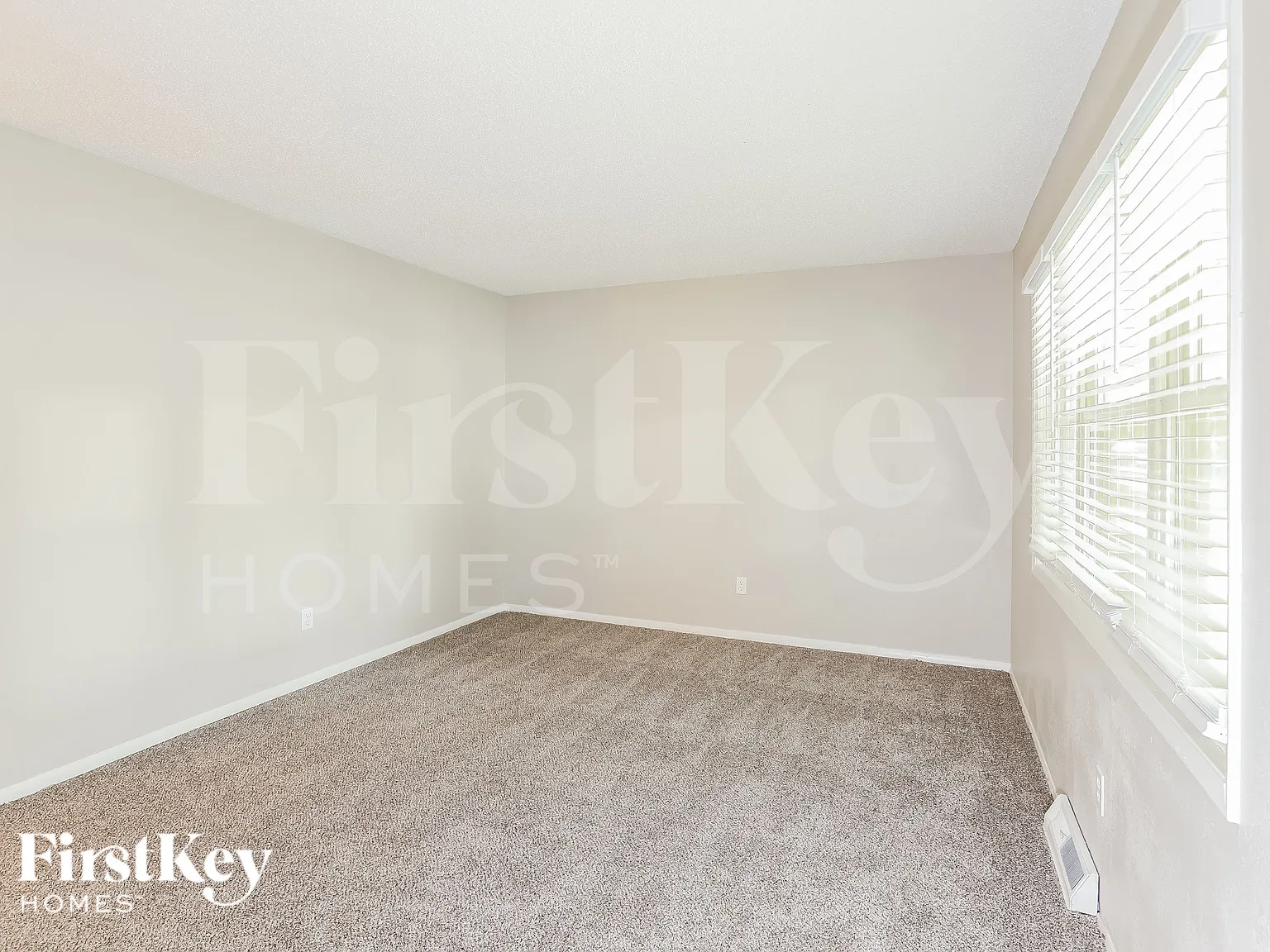 3 bed, 1.0 bath, 1000 sqft, $1,865 — Photo 4