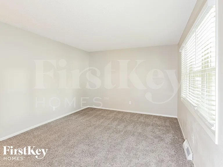 5620 N Potter Ave — Photo 4