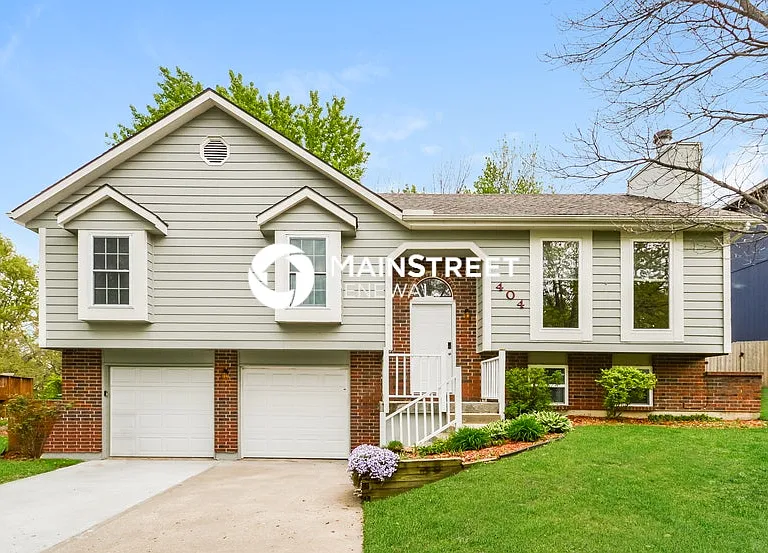 404 NE Station Dr — Photo 1