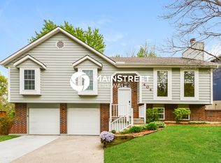 404 NE Station Dr, Lees Summit, MO 64086